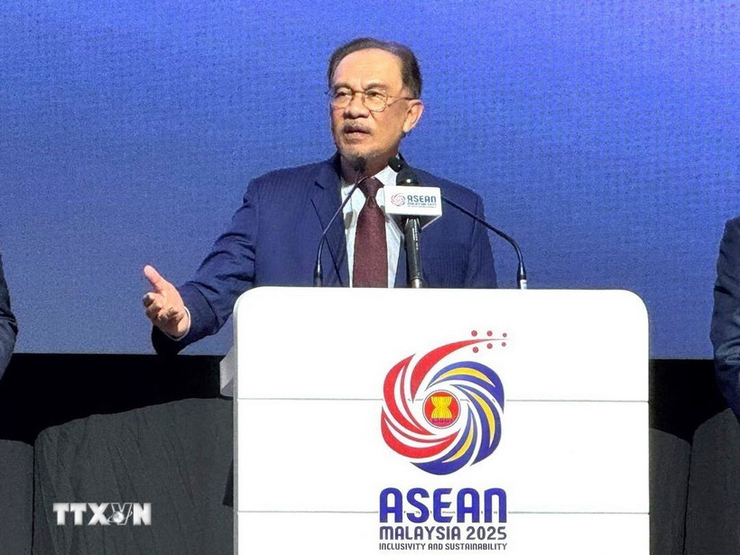 Thủ tướng Malaysia Anwar Ibrahim tại cuộc họp báo kết thúc Hội nghị. (Ảnh: Viên Luyến/TTXVN)