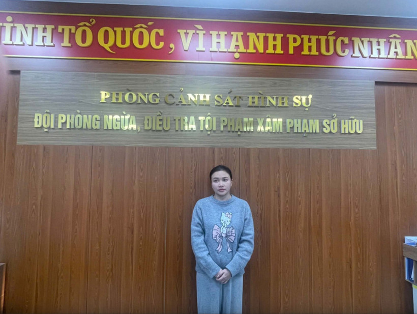 Đối tượng Phạm Ngân Trang tại cơ quan công an. (Ảnh: CQCA)