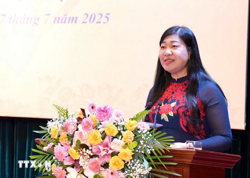 Phó Chủ tịch Ủy ban Trung ương Mặt trận Tổ quốc Việt Nam, Chủ tịch Ủy ban Mặt trận Tổ quốc Việt Nam thành phố Hà Nội Nguyễn Lan Hương phát biểu tại buổi lễ. (Ảnh: Nguyễn Thắng/TTXVN)