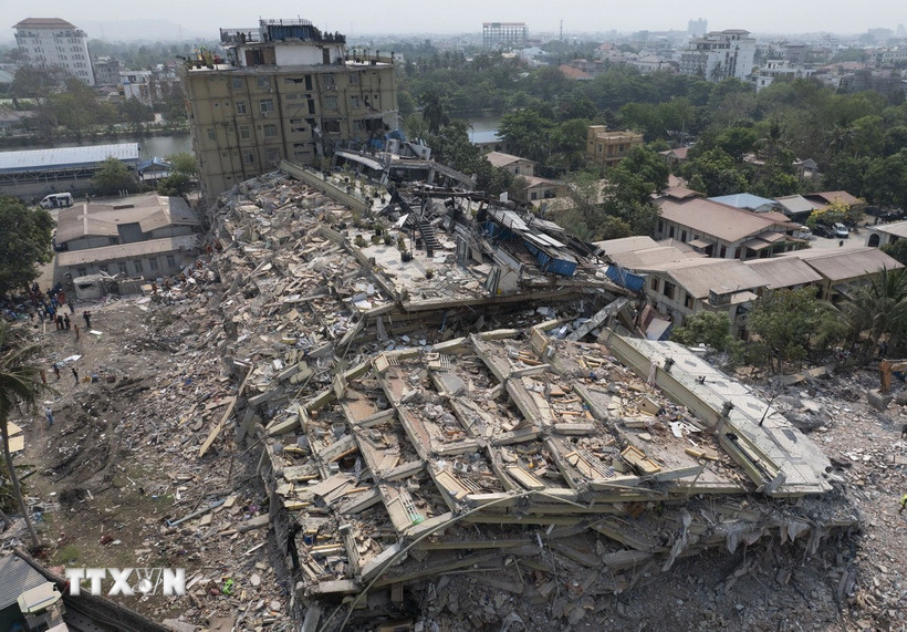 Cảnh tàn phá sau trận động đất tại Mandalay, Myanmar. (Ảnh: THX/TTXVN)
