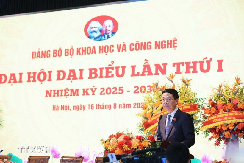 Uỷ viên Trung ương Đảng, Ủy viên Ban Thường vụ Đảng ủy Chính phủ, Bí thư Đảng ủy, Bộ trưởng Bộ Khoa học và Công nghệ Nguyễn Mạnh Hùng phát biểu khai mạc Đại hội. (Ảnh: Hoàng Hiếu/TTXVN)