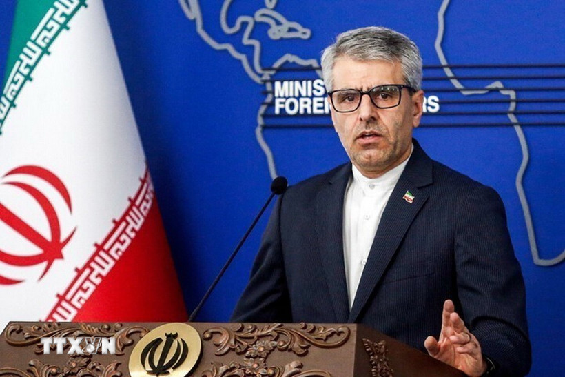 Người phát ngôn Bộ Ngoại giao Iran Esmail Baghaei phát biểu trong một cuộc họp báo. (Ảnh: IRNA/TTXVN)