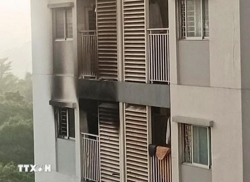 Căn hộ ở tầng 5 chung cư Ehome S, phường Long Trường (thành phố Thủ Đức cũ) sau khi được dập lửa. (Ảnh: TTXVN phát)