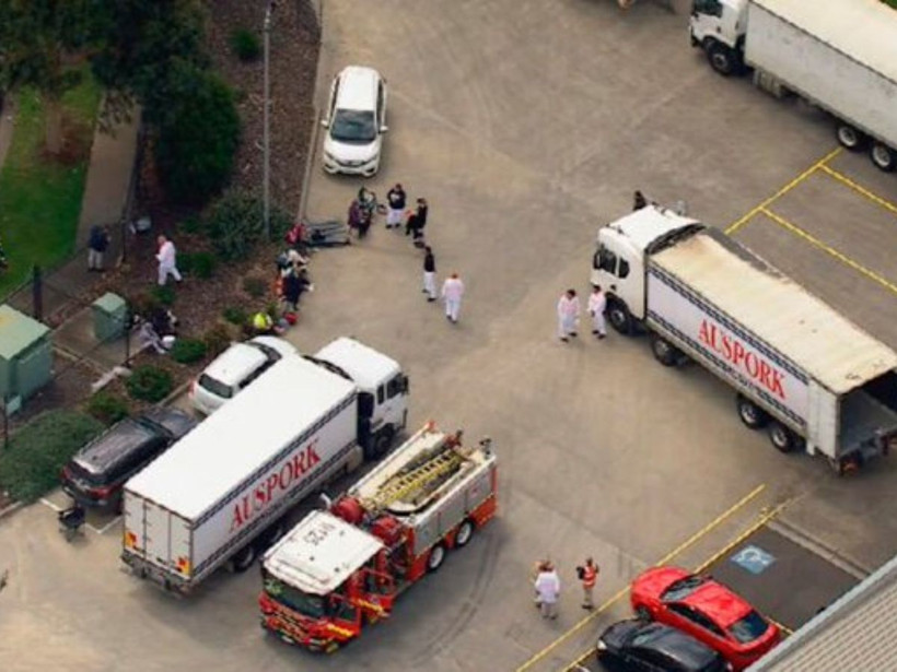 Xe cứu thương tại hiện trường vụ rò rỉ khí độc ở Melbourne. (Nguồn: Heraldsun)