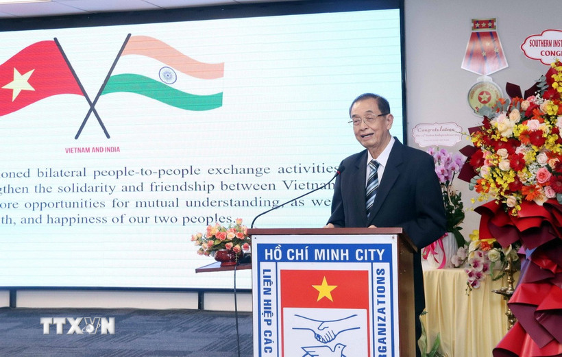 Ông Huỳnh Thành Lập, Chủ tịch Hội hữu nghị Việt Nam - Ấn Độ TP. Hồ Chí Minh phát biểu chúc mừng tại buổi họp mặt. (Ảnh: Xuân Khu/TTXVN)