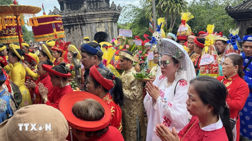 Nghi lễ của Lễ hội Điện Huệ Nam. (Ảnh: Văn Dũng/TTXVN)