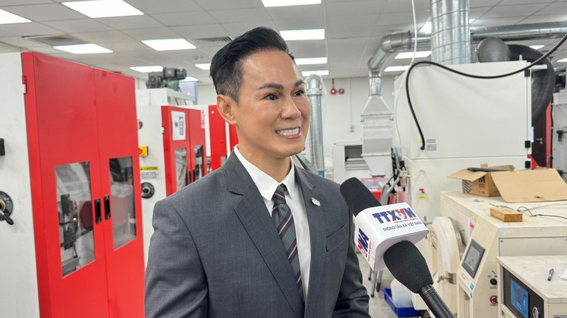 Phó Giáo sư, Tiến sỹ Dương Minh Hải, Đại học Quốc gia Singapore trả lời phỏng vấn. (Ảnh: Ngọc Khương/TTXVN)