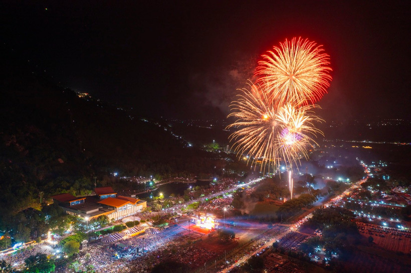 Tây Ninh sẽ bắn pháo hoa vào tối 31/12 tại quảng trường ga đi cáp treo núi Bà Đen. (Ảnh: Sun World Ba Den Mountain)