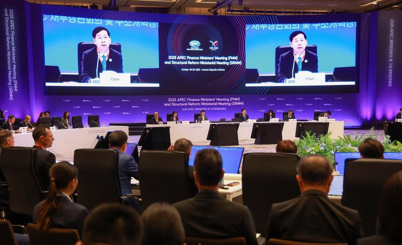 Phó Thủ tướng kiêm Bộ trưởng Kinh tế và Tài chính Koo Yun-cheol phát biểu khai mạc Hội nghị Bộ trưởng Tài chính Diễn đàn Hợp tác Kinh tế châu Á - Thái Bình Dương (APEC) tại Khu nghỉ dưỡng Giải trí Inspire trên đảo Yeongjong của Incheon, ngày 21/10. (Nguồn: Yonhap)