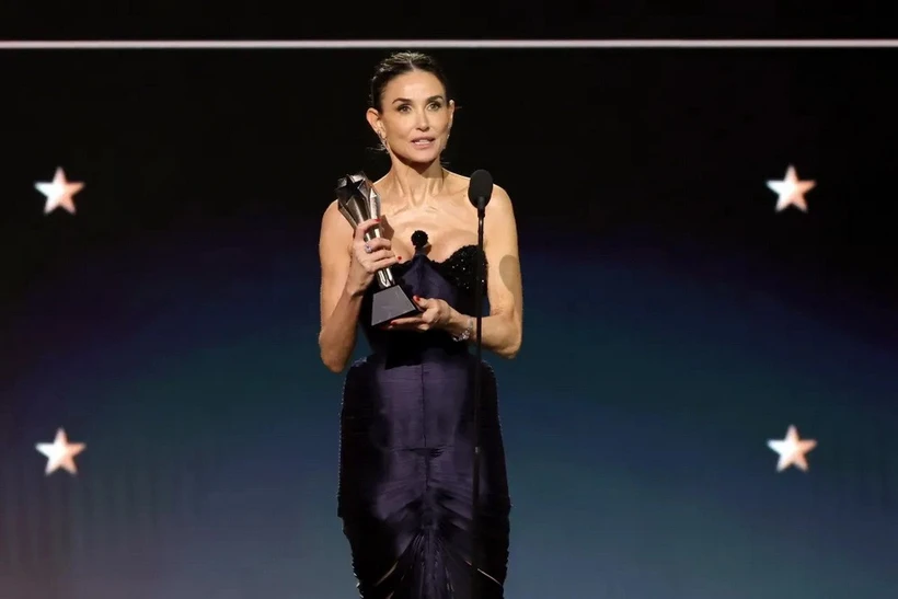 Minh tinh Demi Moore giành giải “Nữ diễn viên xuất sắc nhất” tại Critics Choice Awards 2025. (Ảnh: Getty)