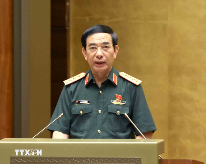 Đại tướng Phan Văn Giang, Bộ trưởng Bộ Quốc phòng trình bày Tờ trình dự án Luật Tham gia lực lượng gìn giữ hòa bình của Liên hợp quốc. (Ảnh: Phương Hoa/TTXVN)