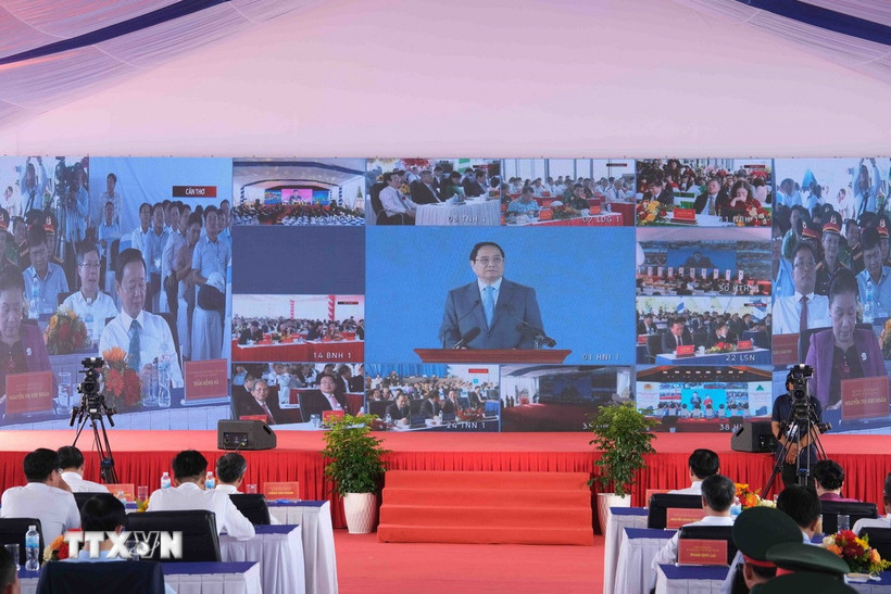 Các đại biểu tại điểm cầu Cần Thơ theo dõi Thủ tướng Chính phủ Phạm Minh Chính phát biểu. (Ảnh: Thanh Liêm/TTXVN)