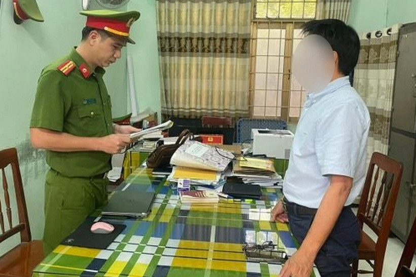 Ông N.H.N. bị khởi tố để điều tra tội Làm giả tài liệu của cơ quan, tổ chức (Ảnh: Công an Quảng Ngãi)