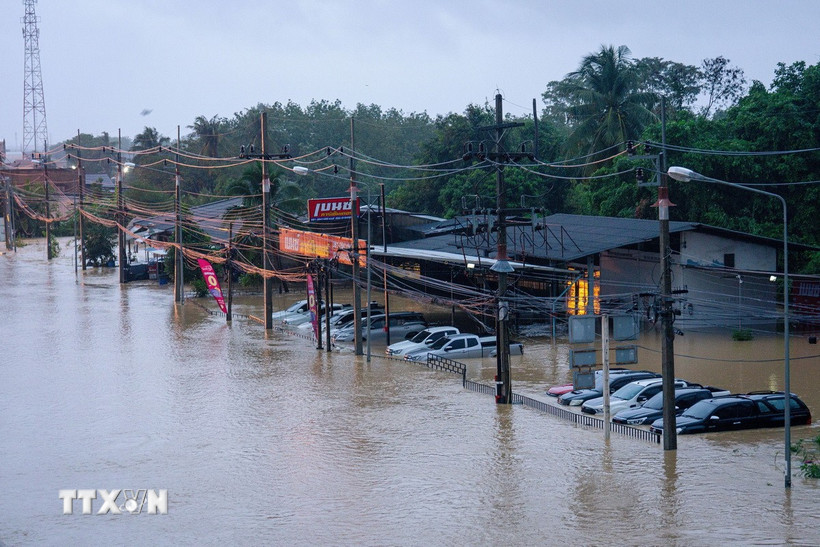 Cảnh ngập lụt tại Hat Yai, tỉnh Songkhla , Thái Lan, ngày 25/11/2025. (Ảnh: THX/TTXVN)
