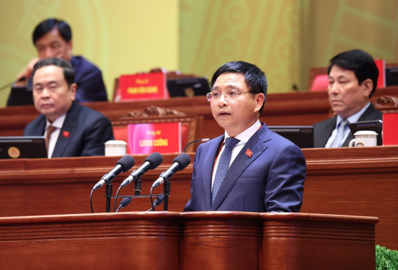 Đồng chí Nguyễn Văn Thắng, Ủy viên Trung ương Đảng, Bí thư Đảng ủy, Bộ trưởng Bộ Tài chính, trình bày tham luận “Hoàn thiện thể chế, pháp luật về huy động, sử dụng nguồn lực tài chính đáp ứng yêu cầu phát triển đất nước nhanh và bền vững”. (Ảnh: TTXVN)