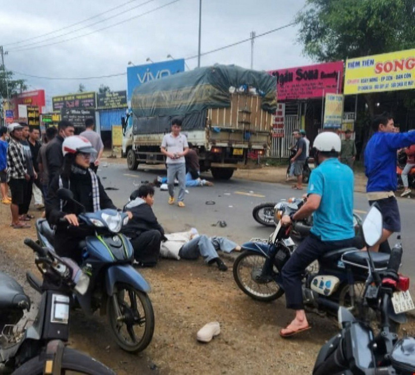 Hiện trường vụ tai nạn. (Ảnh: TTXVN phát)