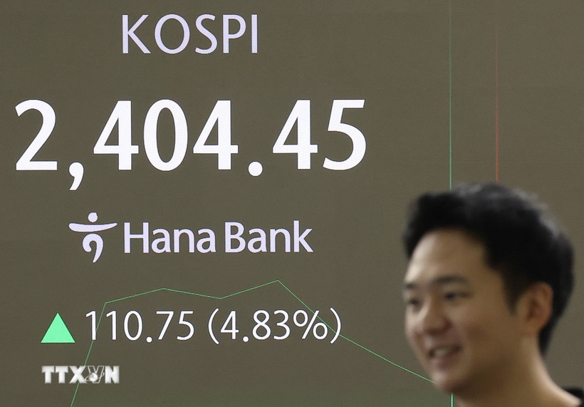 Bảng chỉ số chứng khoán tại Seoul, Hàn Quốc. (Ảnh: Yonhap/TTXVN)