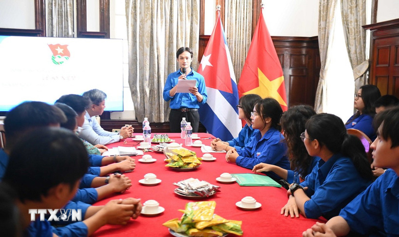 Bí thư Đoàn Thanh niên Cộng sản Hồ Chí Minh tại Cuba Bùi Tuấn Minh phát động phong trào thi đua năm 2025. (Ảnh: Việt Hùng/TTXVN)