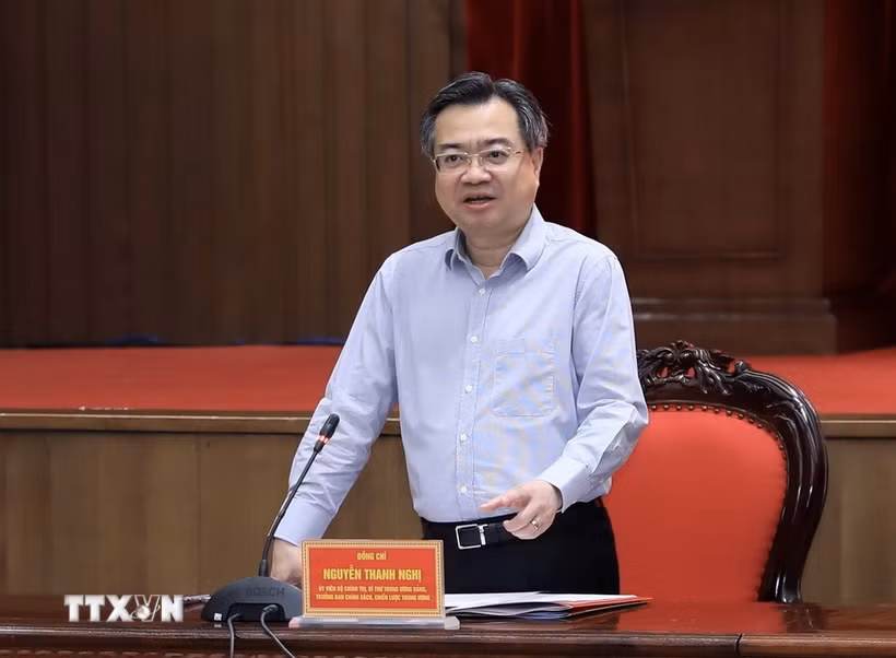 Trưởng ban Chính sách, chiến lược Trung ương Nguyễn Thanh Nghị, Trưởng đoàn Công tác Trung ương và Thường trực Ban Chỉ đạo xây dựng Đề án, chủ trì hội nghị. (Ảnh: Văn Điệp/TTXVN)