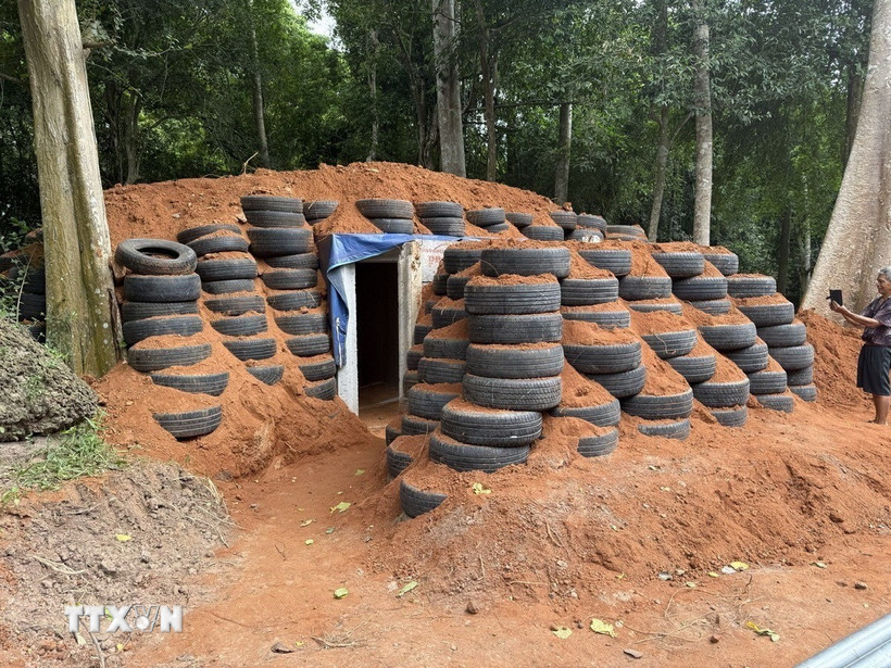 Hầm công sự do quân đội Thái Lan chuẩn bị tại khu vực Đền Ta Muen Thom ngày 23/7/2025. (Ảnh: Phạm Hải/TTXVN)