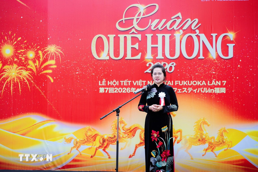 Bà Vũ Chi Mai, Tổng Lãnh sự Việt Nam tại Fukuoka phát biểu khai mạc lễ hội. (Ảnh: Xuân Giao/TTXVN)