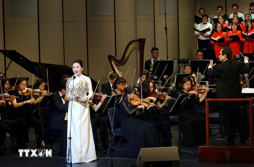 Một tiết mục nghệ thuật tại chương trình. (Ảnh: Phạm Kiên/TTXVN)