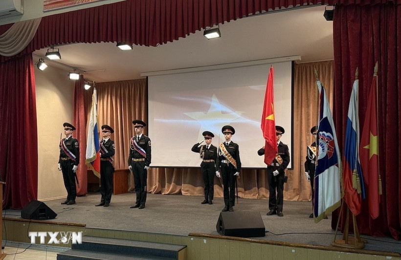 Nghi lễ chào cờ tại Lễ kỷ niệm. (Ảnh: Quang Vinh/TTXVN)