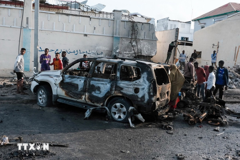 Hiện trường một vụ tấn công tại Mogadishu, Somalia. (Ảnh: THX/TTXVN)
