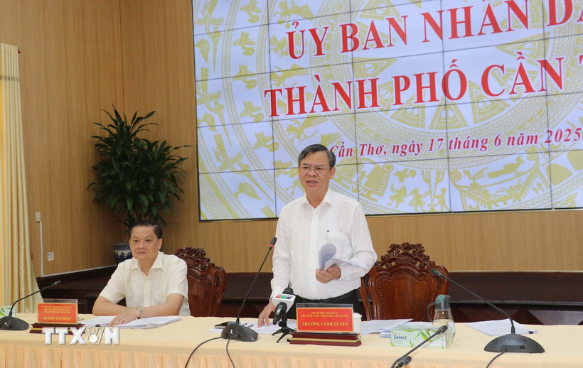 Ông Trương Cảnh Tuyên, Chủ tịch UBND thành phố Cần Thơ phát biểu. (Ảnh: Ngọc Thiện/TTXVN)