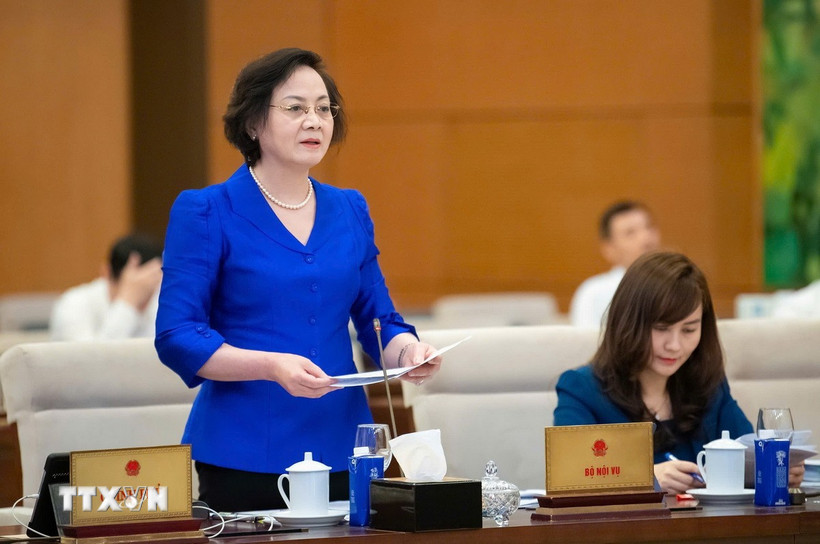 Bộ trưởng Bộ Nội vụ Phạm Thị Thanh Trà trình bày Tờ trình tại phiên họp. (Ảnh: Phương Hoa/TTXVN)