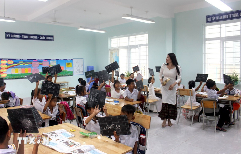 Một tiết học tiếng Chăm tại Trường tiểu học Lâm Giang, xã Hàm Thuận Bắc, tỉnh Lâm Đồng. (Ảnh: Hồng Hiếu/TTXVN)