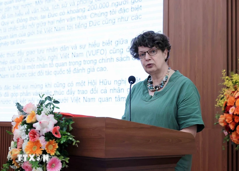 Đại sứ Cộng hoà Liên bang Đức tại Việt Nam Helga Margarete Barth phát biểu tại buổi lễ. (Ảnh: An Đăng/TTXVN)
