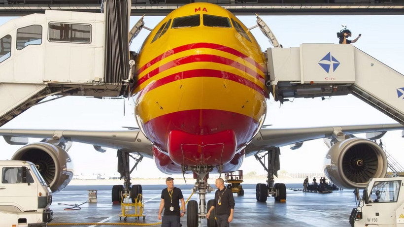 Một chiếc máy bay DHL Express. (Ảnh: AP)