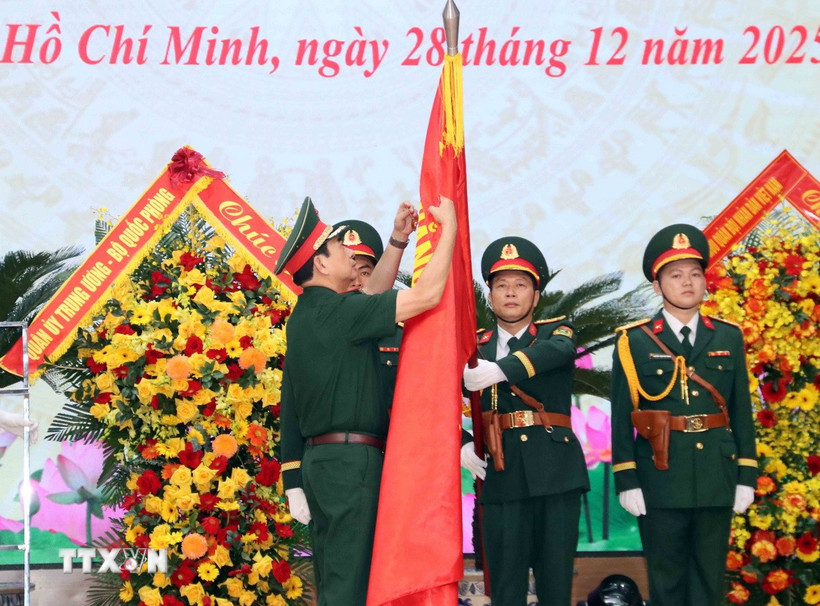 Đại tướng Phan Văn Giang, Ủy viên Bộ Chính trị, Bộ trưởng Bộ Quốc phòng phát biểu chỉ đạo Hội nghị. (Ảnh: Xuân Khu/TTXVN)