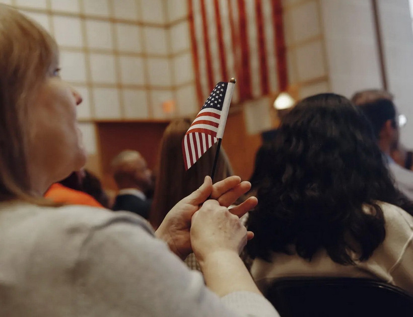 Một buổi lễ nhập quốc tịch Ntx ở Boston hồi tháng Tám. (Nguồn: The New York Times)