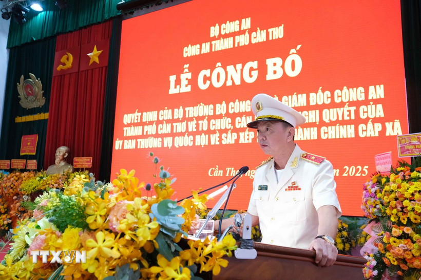 Thiếu tướng Huỳnh Việt Hòa, Giám đốc Công an thành phố Cần Thơ phát biểu tại Lễ công bố. (Ảnh: Thanh Liêm/TTXVN)