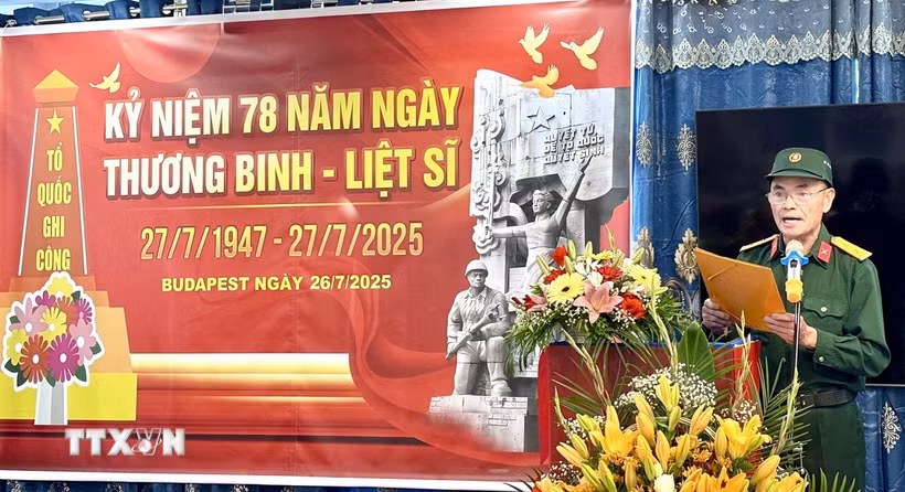 Đại diện Ban liên lạc Hội Cựu chiến binh Việt Nam tại Hungary phát biểu tại buổi lễ. (Ảnh: TTXVN)