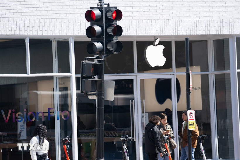 Một cửa hàng của hãng Apple tại Washington, D.C., Mỹ, ngày 21/3/2024. (Ảnh: THX/TTXVN)