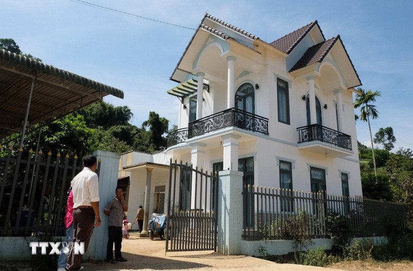 Ngôi nhà kiểu biệt thự khang trang tại Sơn Điền, Di Linh, Lâm Đồng. (Ảnh: Nguyễn Dũng/TTXVN)
