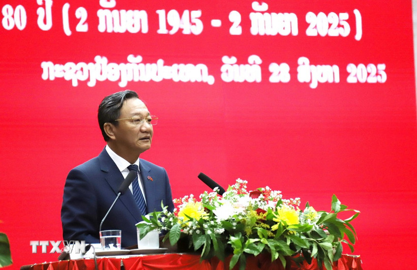 Đại sứ Việt Nam tại Lào Nguyễn Minh Tâm phát biểu tại Lễ kỷ niệm. (Ảnh: Xuân Tú/TTXVN)