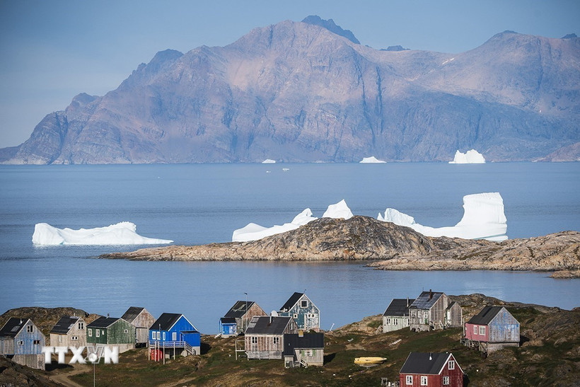 Quang cảnh thị trấn Kulusuk thuộc đảo Greenland, Đan Mạch, ngày 16/8/2019. (Ảnh: Getty Images/TTXVN)