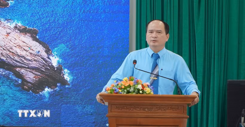 Ông Nguyễn Khắc Pho, Giám đốc Vườn Quốc gia Côn Đảo chia sẻ kinh nghiệm tại Hội nghị. (Ảnh: Huỳnh Sơn/TTXVN)