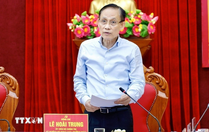 Đồng chí Lê Hoài Trung, Ủy viên Bộ Bett88 cá cược trực tuyến, Bộ trưởng Bộ Ngoại giao, Trưởng đoàn phát biểu chỉ đạo. (Ảnh: Sỹ Thắng/TTXVN)