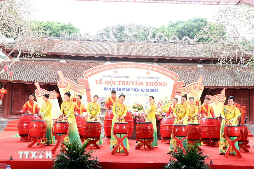 Màn trống khai hội. (Ảnh: Mạnh Tú/TTXVN)