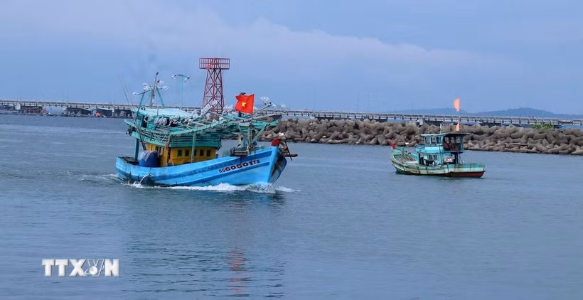 Tàu cá trên cửa sông Dương Đông, thành phố Phú Quốc (An Giang). (Ảnh: Lê Huy Hải/TTXVN)