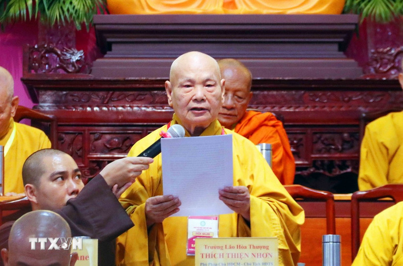 Hòa thượng Thích Thiện Nhơn, Phó Pháp chủ Hội đồng Chứng minh, Chủ tịch Hội đồng Trị sự Giáo hội Phật giáo Việt Nam phát biểu. (Ảnh: Xuân Khu/TTXVN)
