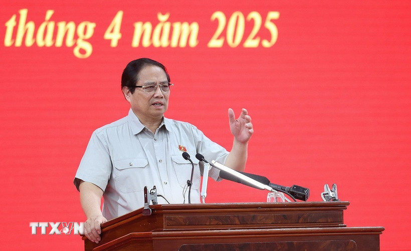 Thủ tướng Phạm Minh Chính chủ trì họp triển khai các dự án giao thông trọng điểm khu vực phía Nam. (Ảnh: Dương Giang/TTXVN)