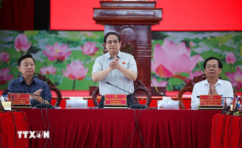 Thủ tướng Phạm Minh Chính chủ trì họp triển khai các dự án giao thông trọng điểm khu vực phía Nam. (Ảnh: Dương Giang/TTXVN)
