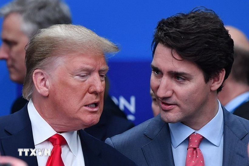 Ông Donald Trump lúc đương chức Tổng thống Mỹ trong cuộc gặp Thủ tướng Canada Justin Trudeau tại Hội nghị thượng đỉnh Tổ chức Hiệp ước Bắc Đại Tây Dương (NATO) ở Watford, Anh ngày 4/12/2019. (Ảnh: Getty Images/TTXVN)