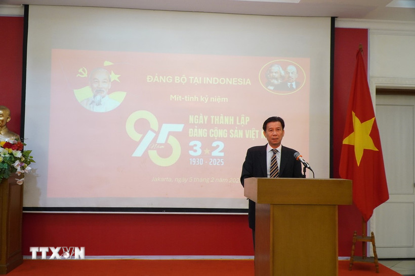 Đại sứ đặc mệnh toàn quyền Việt Nam tại Indonesia Tạ Văn Thông phát biểu tại lễ kỷ niệm. (Ảnh: Đào Trang/TTXVN)